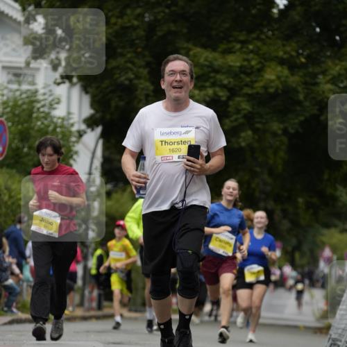 30.08.2026 - Blankeneser Heldenlauf Patografie http://msf.ph/oto/10082396 30.08.2026 09:57:53 Ziel 1262, 1263, 1392, 1435, 1541, 1619, 1620, 1704 meine-sportfotos.de