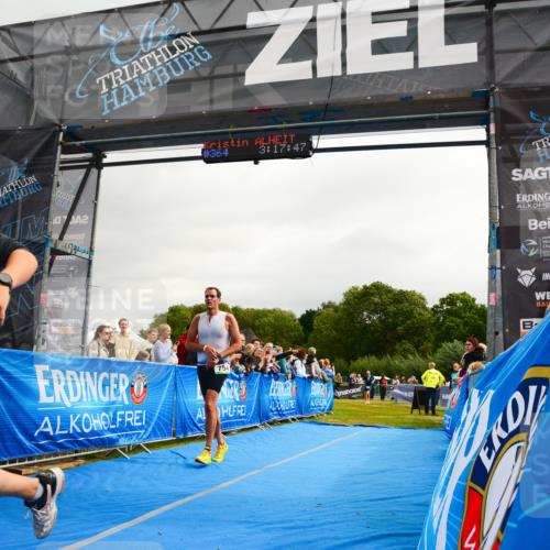 30.08.2026 - Elbe Triathlon Hamburg LAZAROV Photography http://msf.ph/oto/10082406 30.08.2026 11:28:05 Ziel 754, 1068, 1103 meine-sportfotos.de