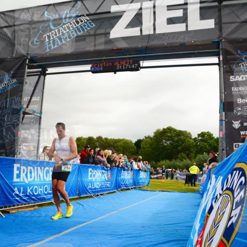 30.08.2026 - Elbe Triathlon Hamburg LAZAROV Photography http://msf.ph/oto/10082408 30.08.2026 11:28:06 Ziel 687, 754, 1068, 1103 meine-sportfotos.de