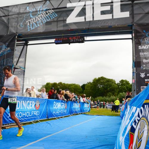 30.08.2026 - Elbe Triathlon Hamburg LAZAROV Photography http://msf.ph/oto/10082418 30.08.2026 11:28:07 Ziel 687, 754, 1103 meine-sportfotos.de