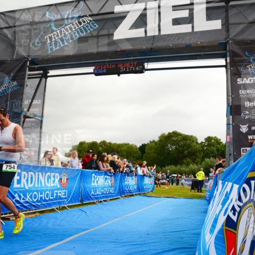 30.08.2026 - Elbe Triathlon Hamburg LAZAROV Photography http://msf.ph/oto/10082419 30.08.2026 11:28:07 Ziel 687, 754, 1103 meine-sportfotos.de