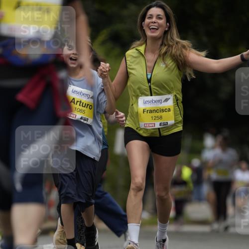 30.08.2026 - Blankeneser Heldenlauf Patografie http://msf.ph/oto/10082421 30.08.2026 09:58:06 Ziel 1085, 1130, 1258, 1426, 1586, 1587 meine-sportfotos.de