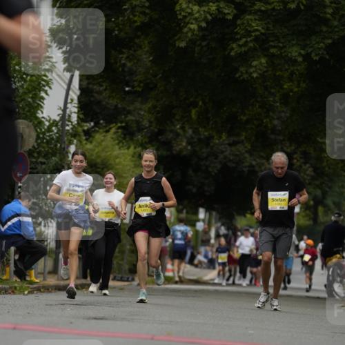 30.08.2026 - Blankeneser Heldenlauf Patografie http://msf.ph/oto/10082453 30.08.2026 09:58:31 Ziel 1180, 1242, 1251, 1451, 1452, 1757 meine-sportfotos.de