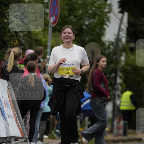 30.08.2026 - Blankeneser Heldenlauf Patografie http://msf.ph/oto/10082468 30.08.2026 09:58:38 Ziel 1089, 1203, 1451, 1452 meine-sportfotos.de