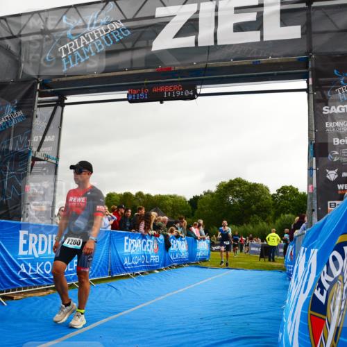 30.08.2026 - Elbe Triathlon Hamburg LAZAROV Photography http://msf.ph/oto/10082535 30.08.2026 11:29:24 Ziel 648, 749, 1078, 1280 meine-sportfotos.de