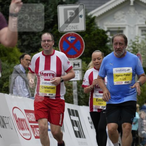 30.08.2026 - Blankeneser Heldenlauf Patografie http://msf.ph/oto/10082596 30.08.2026 09:59:07 Ziel 1054, 1326, 1560, 1561 meine-sportfotos.de