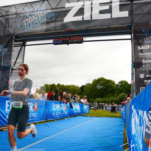 30.08.2026 - Elbe Triathlon Hamburg LAZAROV Photography http://msf.ph/oto/10082642 30.08.2026 11:29:53 Ziel 880, 1092 meine-sportfotos.de
