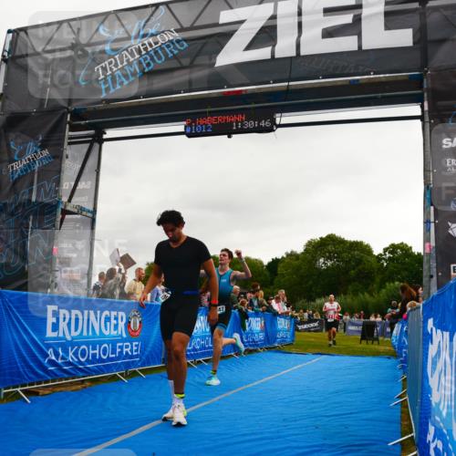 30.08.2026 - Elbe Triathlon Hamburg LAZAROV Photography http://msf.ph/oto/10082718 30.08.2026 11:30:59 Ziel 1018, 1306, 1442 meine-sportfotos.de