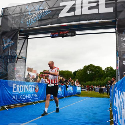 30.08.2026 - Elbe Triathlon Hamburg LAZAROV Photography http://msf.ph/oto/10082737 30.08.2026 11:31:05 Ziel 1018 meine-sportfotos.de