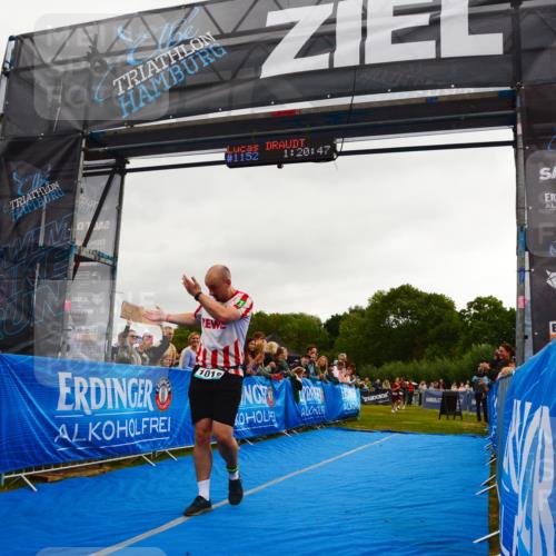 30.08.2026 - Elbe Triathlon Hamburg LAZAROV Photography http://msf.ph/oto/10082739 30.08.2026 11:31:05 Ziel 1018 meine-sportfotos.de