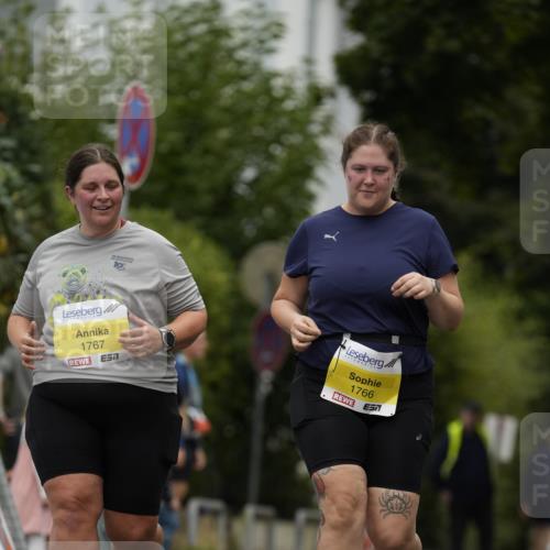30.08.2026 - Blankeneser Heldenlauf Patografie http://msf.ph/oto/10083095 30.08.2026 10:08:43 Ziel 1766, 1767 meine-sportfotos.de