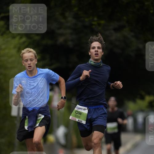 30.08.2026 - Blankeneser Heldenlauf Patografie http://msf.ph/oto/10083120 30.08.2026 10:09:31 Ziel 5005, 5606, 5709 meine-sportfotos.de