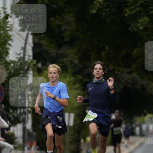 30.08.2026 - Blankeneser Heldenlauf Patografie http://msf.ph/oto/10083127 30.08.2026 10:09:32 Ziel 5005, 5606, 5709 meine-sportfotos.de