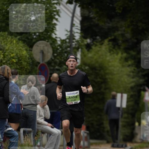 30.08.2026 - Blankeneser Heldenlauf Patografie http://msf.ph/oto/10083136 30.08.2026 10:09:41 Ziel 5043, 5606, 5709 meine-sportfotos.de