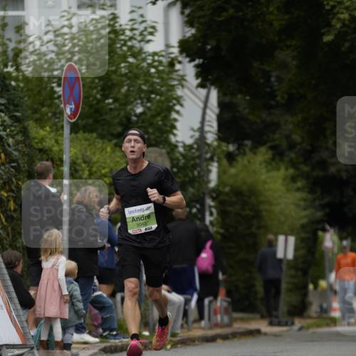 30.08.2026 - Blankeneser Heldenlauf Patografie http://msf.ph/oto/10083138 30.08.2026 10:09:42 Ziel 5043, 5606, 5709 meine-sportfotos.de