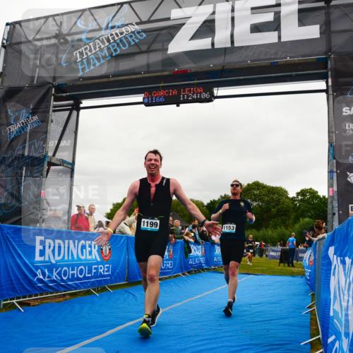30.08.2026 - Elbe Triathlon Hamburg LAZAROV Photography http://msf.ph/oto/10083145 30.08.2026 11:34:21 Ziel 570, 848, 1149, 1153, 1199 meine-sportfotos.de