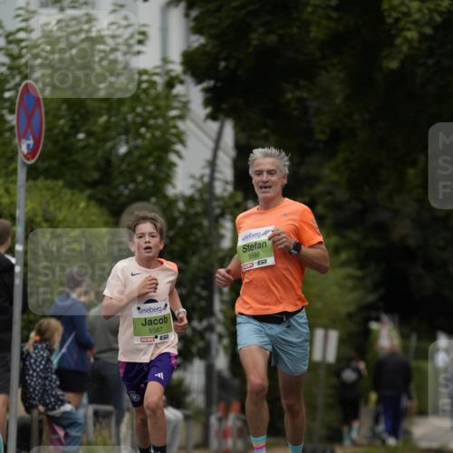 30.08.2026 - Blankeneser Heldenlauf Patografie http://msf.ph/oto/10083168 30.08.2026 10:10:21 Ziel 5586, 5587 meine-sportfotos.de