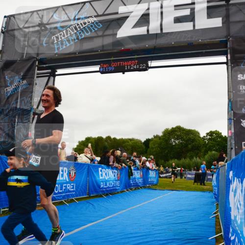 30.08.2026 - Elbe Triathlon Hamburg LAZAROV Photography http://msf.ph/oto/10083187 30.08.2026 11:34:34 Ziel 1141, 1266 meine-sportfotos.de
