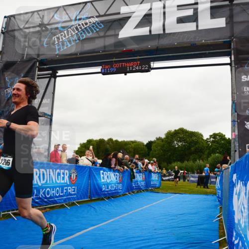 30.08.2026 - Elbe Triathlon Hamburg LAZAROV Photography http://msf.ph/oto/10083189 30.08.2026 11:34:35 Ziel 1141, 1266 meine-sportfotos.de