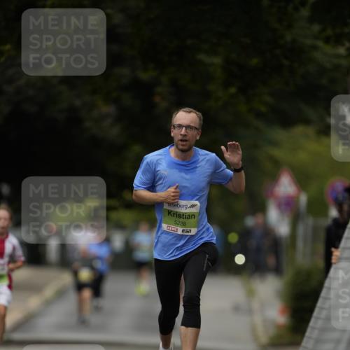 30.08.2026 - Blankeneser Heldenlauf Patografie http://msf.ph/oto/10083200 30.08.2026 10:10:58 Ziel 5228, 5544 meine-sportfotos.de