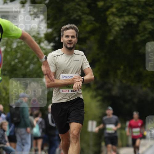 30.08.2026 - Blankeneser Heldenlauf Patografie http://msf.ph/oto/10083355 30.08.2026 10:13:11 Ziel 5561, 5844 meine-sportfotos.de