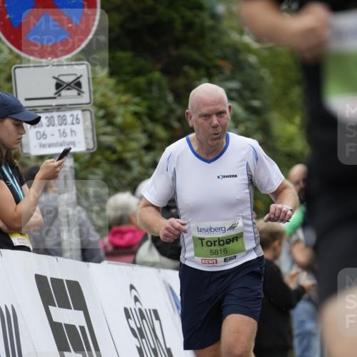 30.08.2026 - Blankeneser Heldenlauf Patografie http://msf.ph/oto/10083398 30.08.2026 10:13:56 Ziel 5247, 5273, 5275, 5816 meine-sportfotos.de