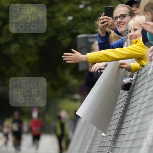 30.08.2026 - Blankeneser Heldenlauf Patografie http://msf.ph/oto/10083400 30.08.2026 10:14:00 Ziel 5247, 5273, 5275, 5816 meine-sportfotos.de