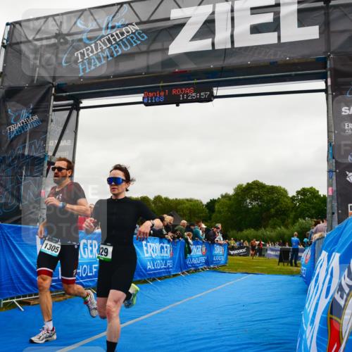 30.08.2026 - Elbe Triathlon Hamburg LAZAROV Photography http://msf.ph/oto/10083494 30.08.2026 11:36:13 Ziel 929, 1305, 1447 meine-sportfotos.de