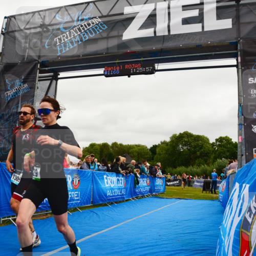 30.08.2026 - Elbe Triathlon Hamburg LAZAROV Photography http://msf.ph/oto/10083496 30.08.2026 11:36:13 Ziel 929, 1305, 1447 meine-sportfotos.de