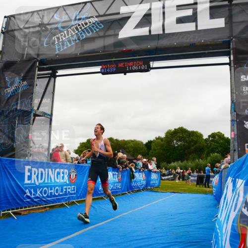 30.08.2026 - Elbe Triathlon Hamburg LAZAROV Photography http://msf.ph/oto/10083501 30.08.2026 11:36:19 Ziel 1446, 1447 meine-sportfotos.de