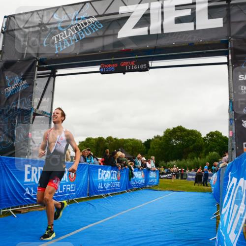 30.08.2026 - Elbe Triathlon Hamburg LAZAROV Photography http://msf.ph/oto/10083507 30.08.2026 11:36:20 Ziel 1446, 1447 meine-sportfotos.de