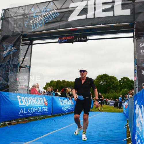 30.08.2026 - Elbe Triathlon Hamburg LAZAROV Photography http://msf.ph/oto/10083621 30.08.2026 11:37:05 Ziel 879, 1050, 1307 meine-sportfotos.de