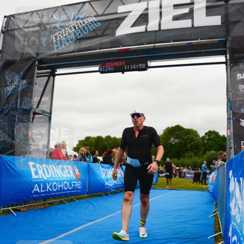30.08.2026 - Elbe Triathlon Hamburg LAZAROV Photography http://msf.ph/oto/10083623 30.08.2026 11:37:05 Ziel 879, 1050, 1307 meine-sportfotos.de