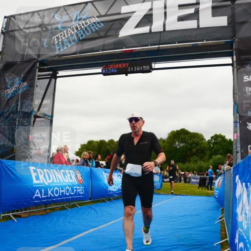 30.08.2026 - Elbe Triathlon Hamburg LAZAROV Photography http://msf.ph/oto/10083625 30.08.2026 11:37:05 Ziel 879, 1050, 1307 meine-sportfotos.de
