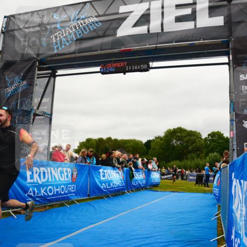 30.08.2026 - Elbe Triathlon Hamburg LAZAROV Photography http://msf.ph/oto/10083636 30.08.2026 11:37:09 Ziel 1050, 1122 meine-sportfotos.de