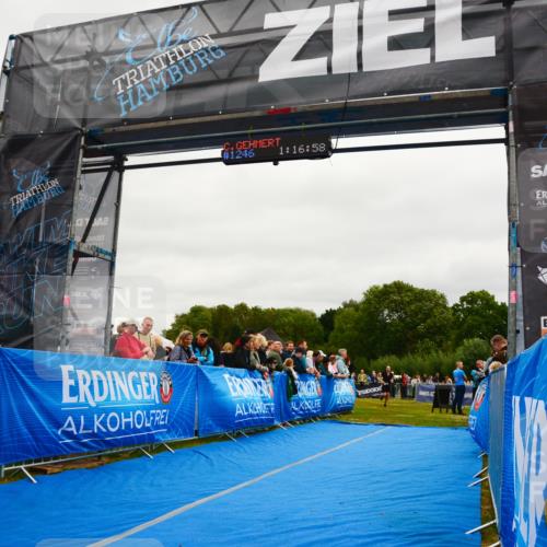 30.08.2026 - Elbe Triathlon Hamburg LAZAROV Photography http://msf.ph/oto/10083640 30.08.2026 11:37:09 Ziel 1050, 1122 meine-sportfotos.de