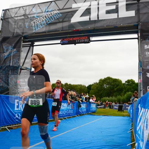 30.08.2026 - Elbe Triathlon Hamburg LAZAROV Photography http://msf.ph/oto/10083841 30.08.2026 11:38:21 Ziel 889, 1335, 1422 meine-sportfotos.de
