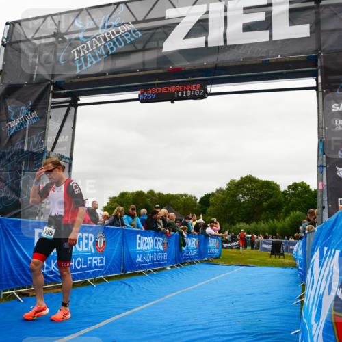 30.08.2026 - Elbe Triathlon Hamburg LAZAROV Photography http://msf.ph/oto/10083854 30.08.2026 11:38:23 Ziel 889, 1335, 1422 meine-sportfotos.de