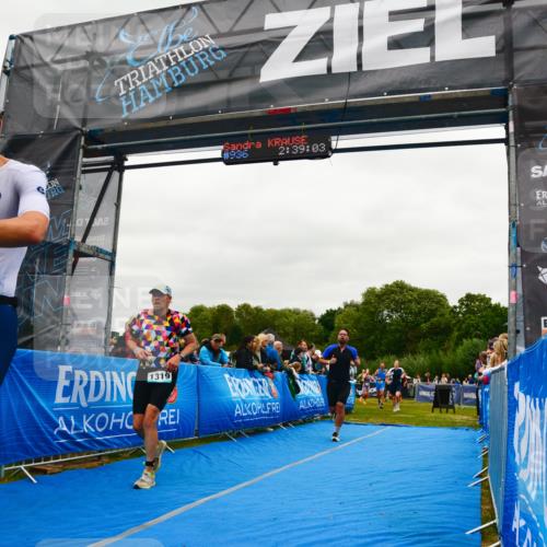 30.08.2026 - Elbe Triathlon Hamburg LAZAROV Photography http://msf.ph/oto/10084010 30.08.2026 11:39:10 Ziel 877, 1169, 1214, 1319, 1456 meine-sportfotos.de