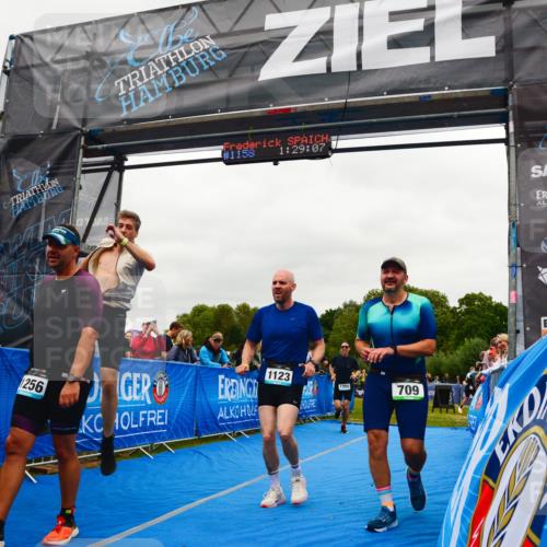 30.08.2026 - Elbe Triathlon Hamburg LAZAROV Photography http://msf.ph/oto/10084048 30.08.2026 11:39:21 Ziel 709, 992, 1064, 1123, 1125, 1205, 1214, 1256 meine-sportfotos.de