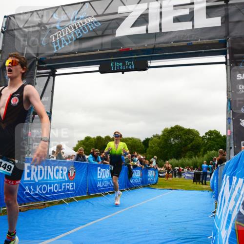 30.08.2026 - Elbe Triathlon Hamburg LAZAROV Photography http://msf.ph/oto/10084375 30.08.2026 11:41:45 Ziel 795, 1272, 1449 meine-sportfotos.de