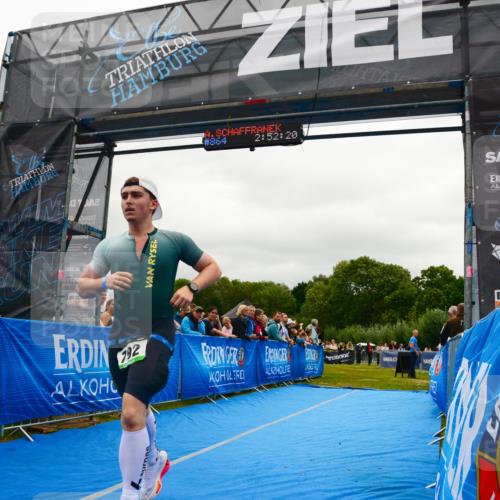 30.08.2026 - Elbe Triathlon Hamburg LAZAROV Photography http://msf.ph/oto/10084477 30.08.2026 11:42:23 Ziel 792, 817 meine-sportfotos.de