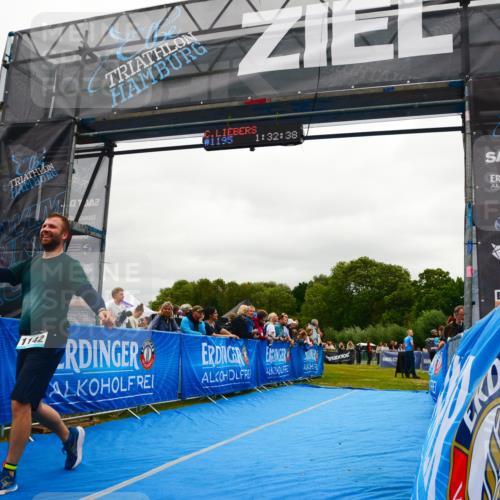 30.08.2026 - Elbe Triathlon Hamburg LAZAROV Photography http://msf.ph/oto/10084501 30.08.2026 11:42:42 Ziel 1142 meine-sportfotos.de