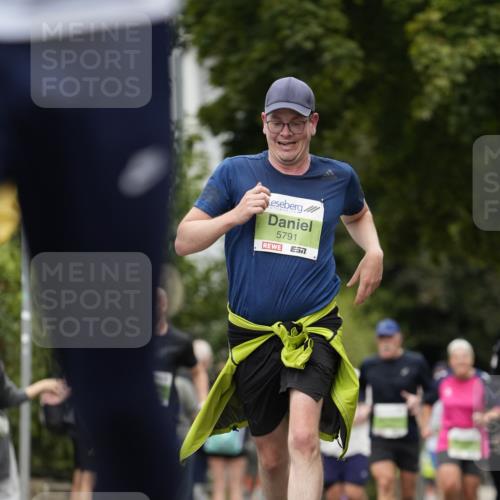 30.08.2026 - Blankeneser Heldenlauf Patografie http://msf.ph/oto/10084504 30.08.2026 10:26:34 Ziel 5009, 5219, 5330, 5791, 5799, 5800, 5801, 5854 meine-sportfotos.de