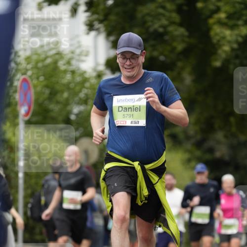 30.08.2026 - Blankeneser Heldenlauf Patografie http://msf.ph/oto/10084506 30.08.2026 10:26:34 Ziel 5009, 5219, 5330, 5791, 5799, 5800, 5801, 5854 meine-sportfotos.de