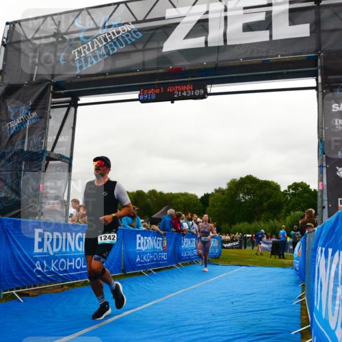 30.08.2026 - Elbe Triathlon Hamburg LAZAROV Photography http://msf.ph/oto/10084607 30.08.2026 11:43:24 Ziel 1242, 1390 meine-sportfotos.de