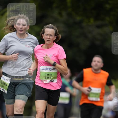 30.08.2026 - Blankeneser Heldenlauf Patografie http://msf.ph/oto/10084661 30.08.2026 10:27:45 Ziel 5090, 5304, 5384, 5509, 5858 meine-sportfotos.de