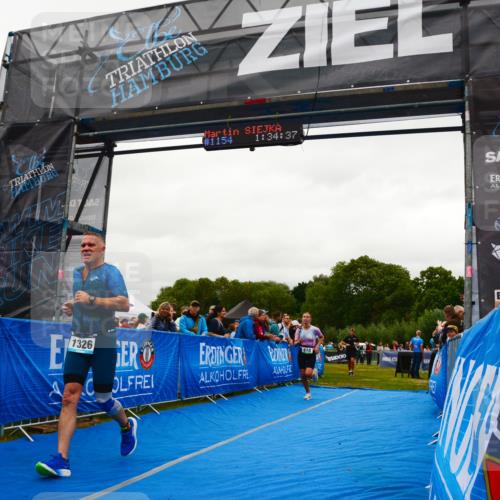 30.08.2026 - Elbe Triathlon Hamburg LAZAROV Photography http://msf.ph/oto/10084861 30.08.2026 11:44:49 Ziel 810, 1082, 1258, 1326 meine-sportfotos.de