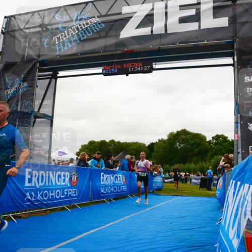30.08.2026 - Elbe Triathlon Hamburg LAZAROV Photography http://msf.ph/oto/10084866 30.08.2026 11:44:50 Ziel 810, 1082, 1258, 1326 meine-sportfotos.de