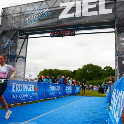 30.08.2026 - Elbe Triathlon Hamburg LAZAROV Photography http://msf.ph/oto/10084878 30.08.2026 11:44:52 Ziel 810, 1082, 1296, 1326 meine-sportfotos.de